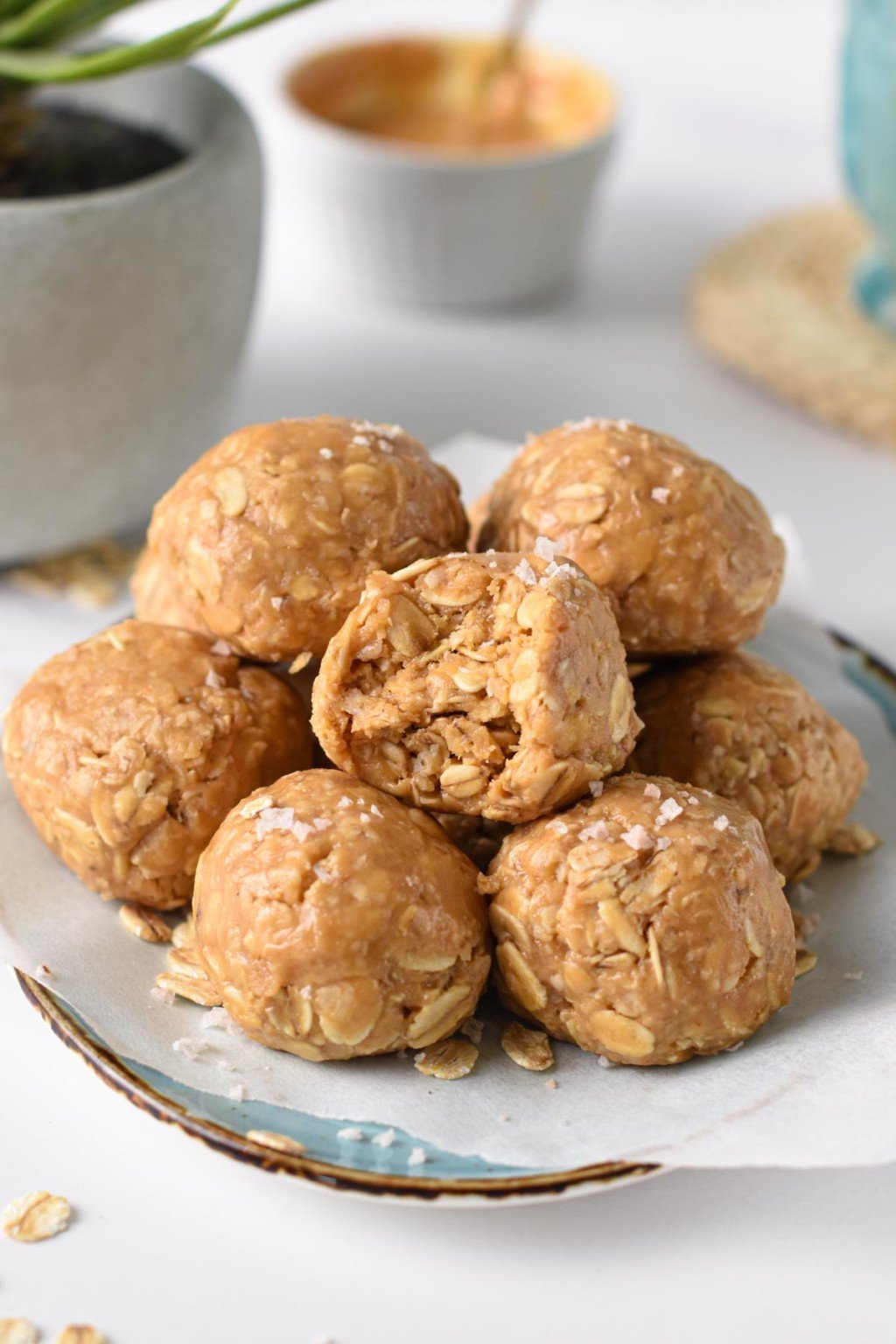 3-ingredient-peanut-butter-oatmeal-balls-3-flavors-the-conscious