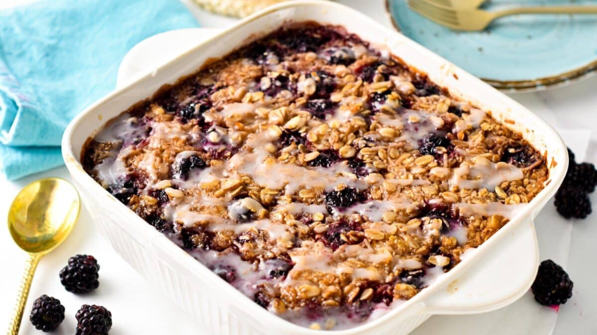 Blackberry Oatmeal Bake - The Conscious Plant Kitchen