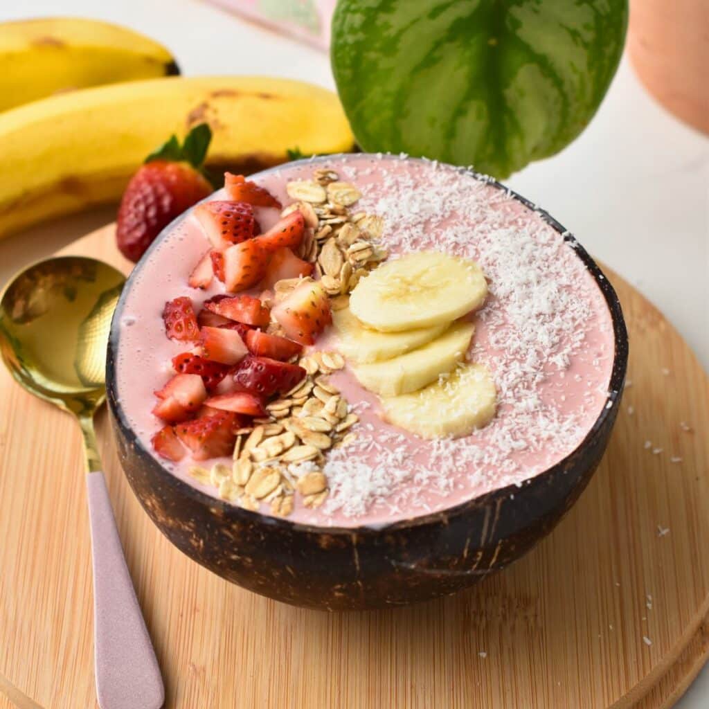 Banana Strawberry Oatmeal Smoothie - The Conscious Plant Kitchen