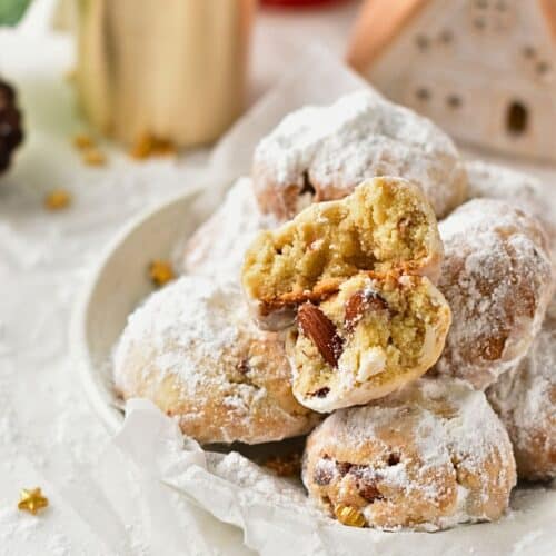 Almond Snowball Cookies (4 Ingredients)