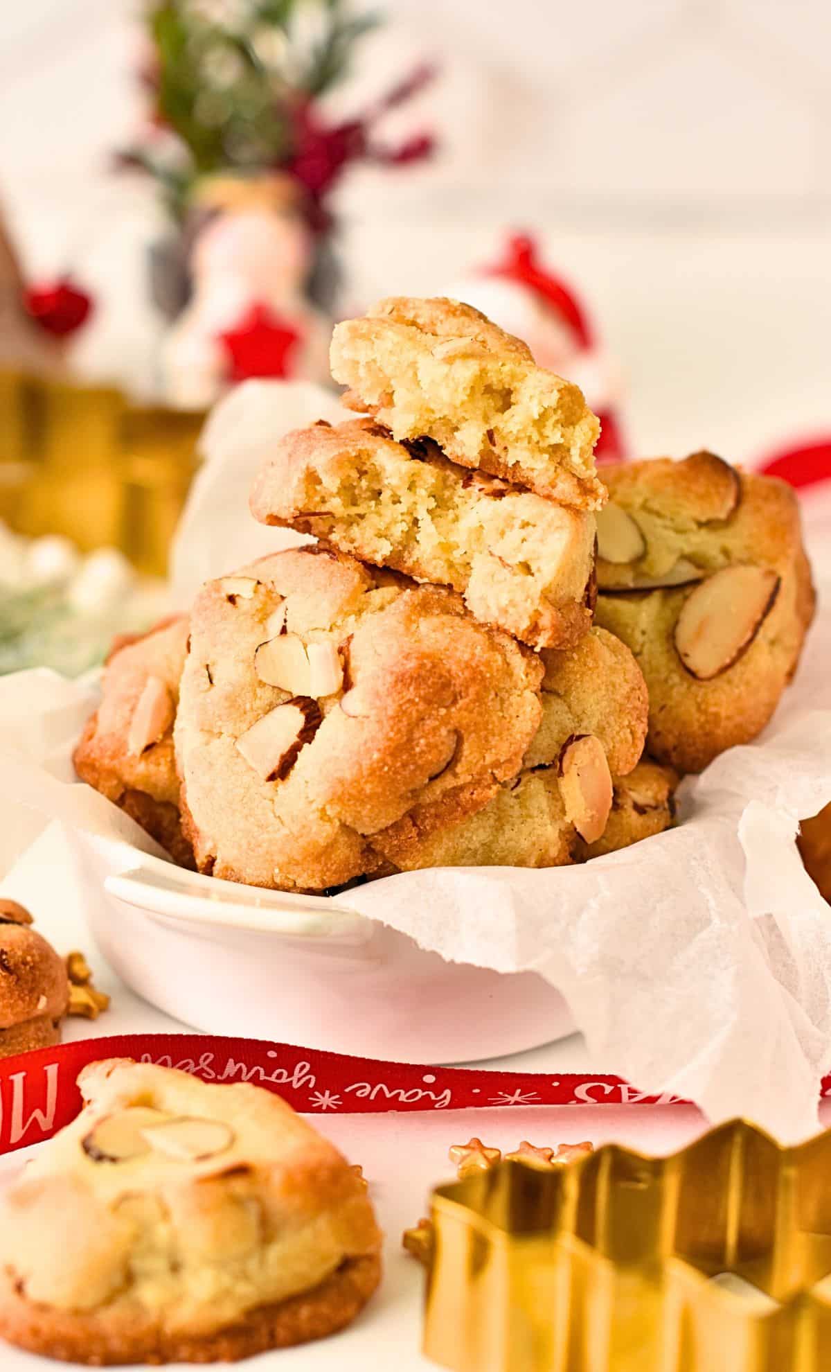 Almond Christmas Cookies