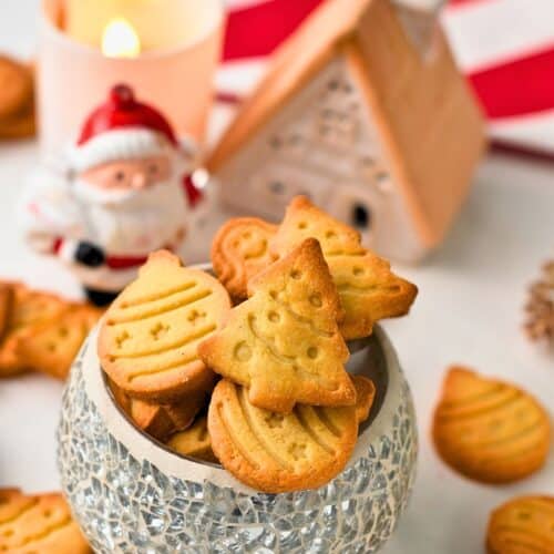 Healthy Christmas Cookies (4 Ingredients, No Eggs, No Refined Sugar)