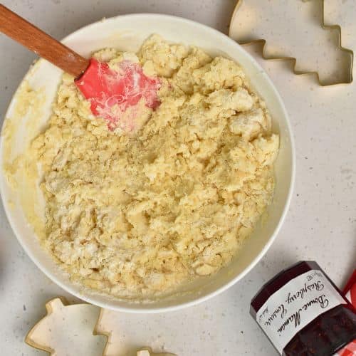 Jam Sandwich Cookie dough in a bowl.