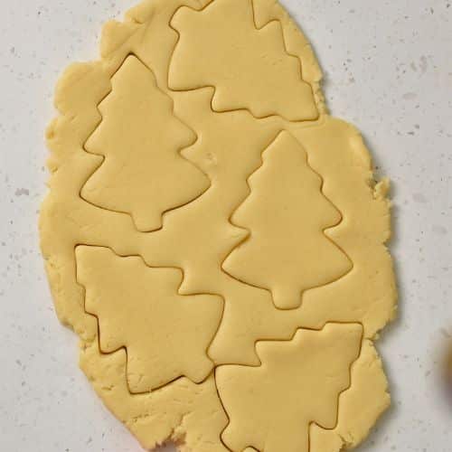 5 cut-out Jam Sandwich Cookies.