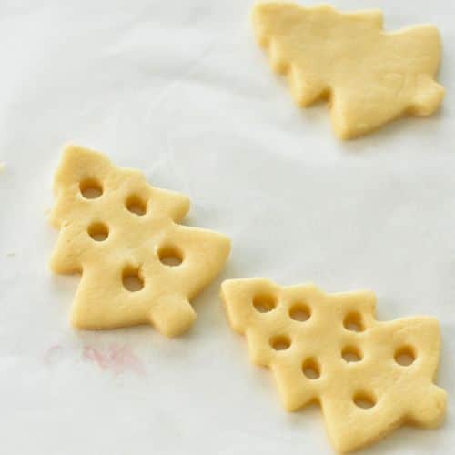 Cut out jam cookies with holes.